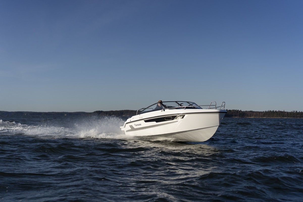 Yamarin 60 DC on the water