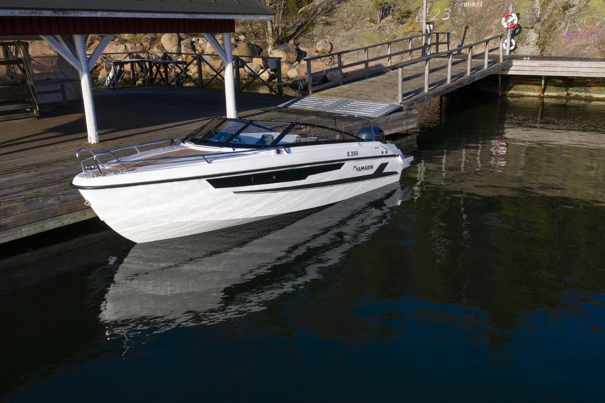 Yamarin 60 DC cabin interior